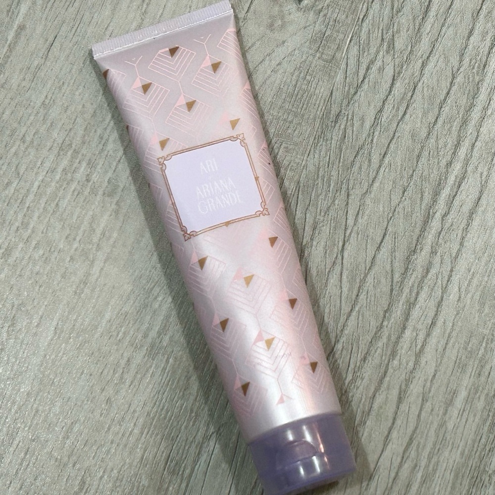 Ari by Ariana Grande body lotion. 3.4 oz. New